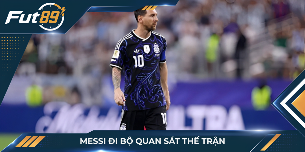 Messi đi bộ quan sát thế trận