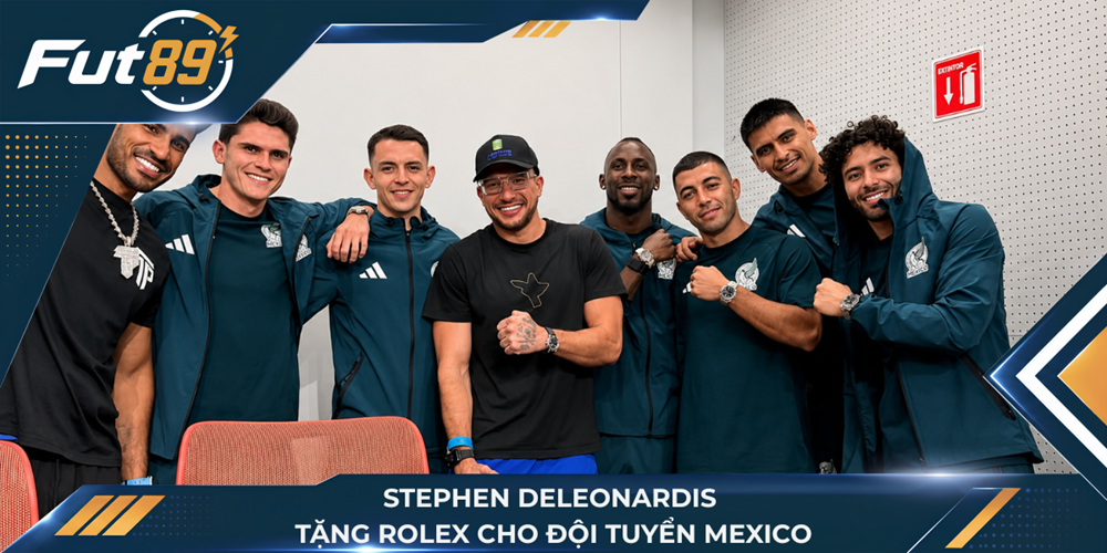 Stephen Deleonardis tặng Rolex cho đội tuyển Mexico