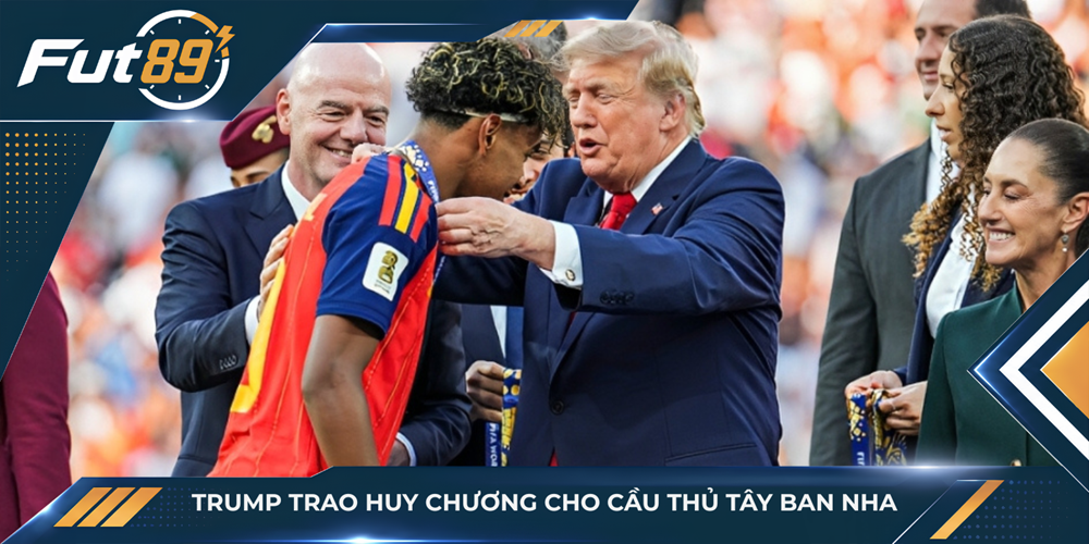 Trump trao huy chương cho cầu thủ Tây Ban Nha