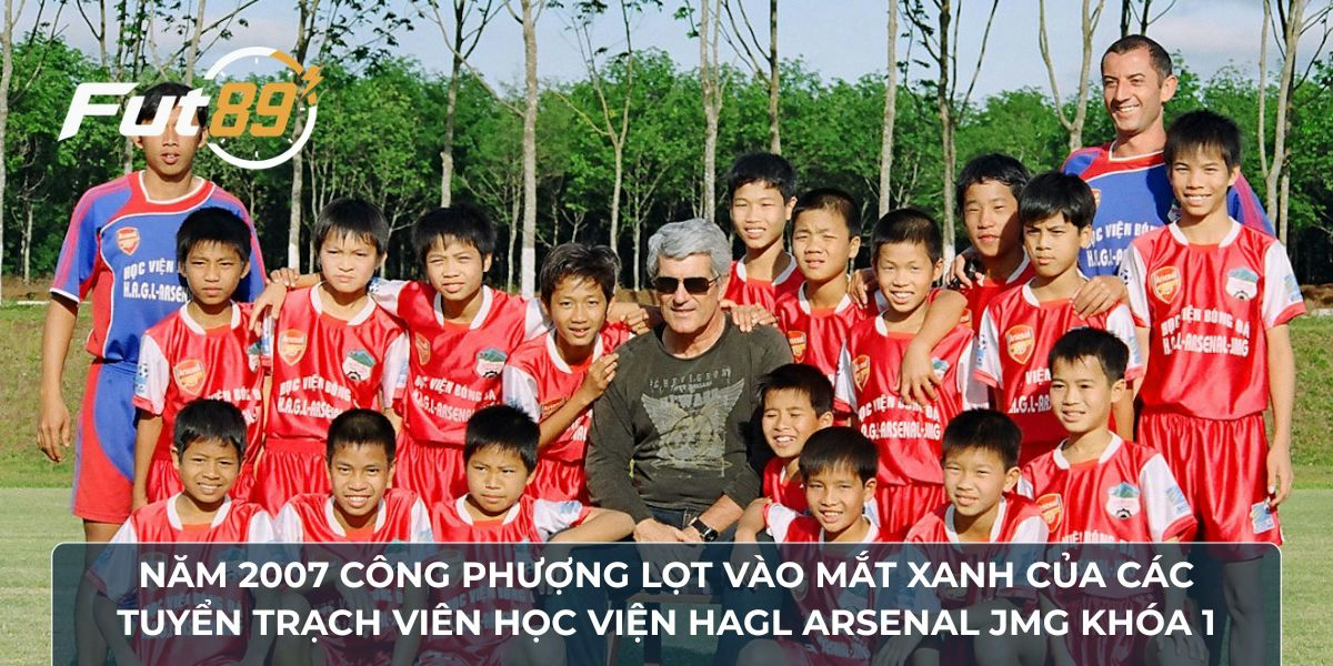 Năm 2007 Công Phượng lọt vào mắt xanh của các tuyển trạch viên học viện HAGL Arsenal JMG khóa 1