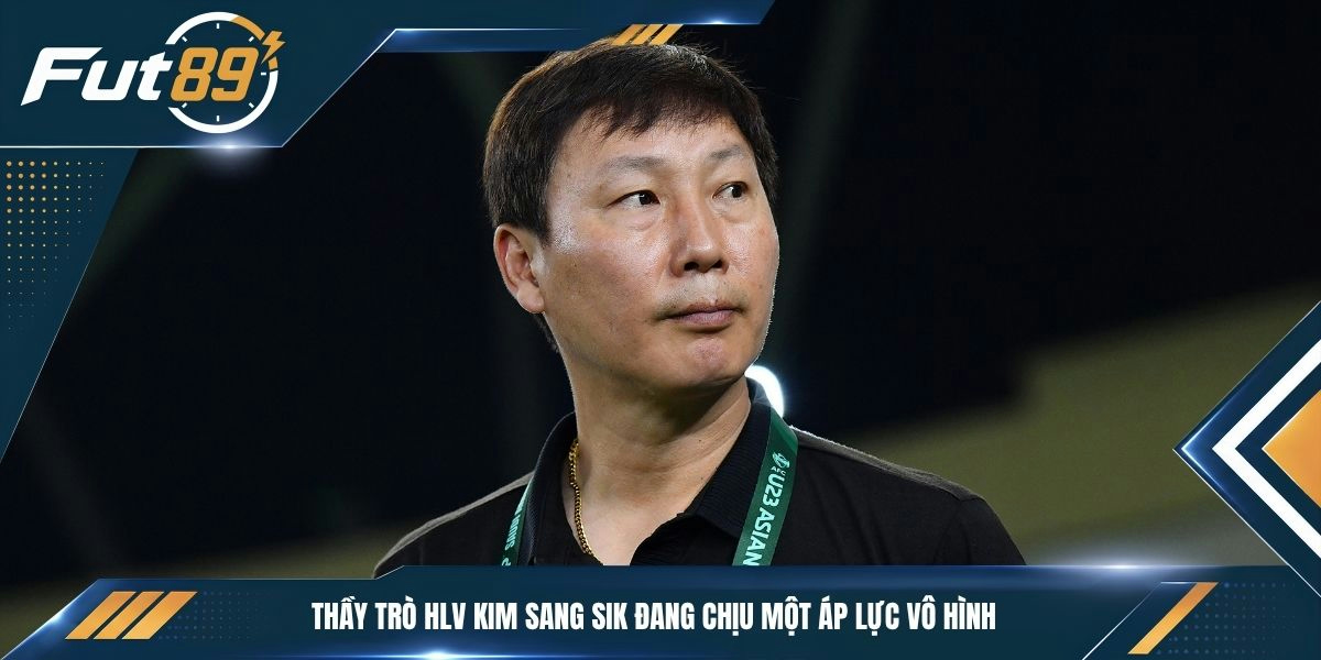 Thầy trò HLV Kim Sang Sik đang chịu một áp lực vô hình