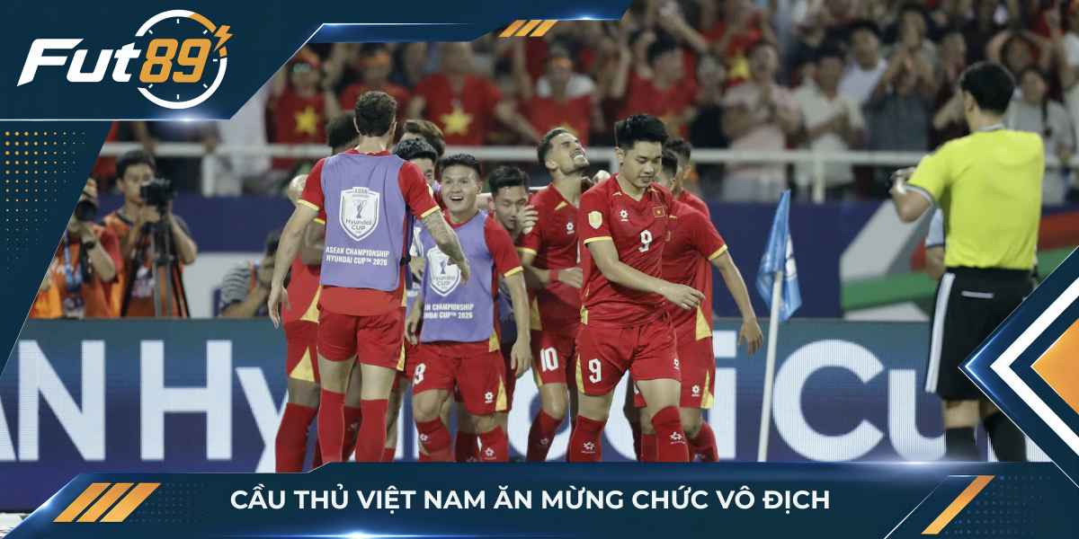 Cầu thủ Việt Nam ăn mừng chức vô địch