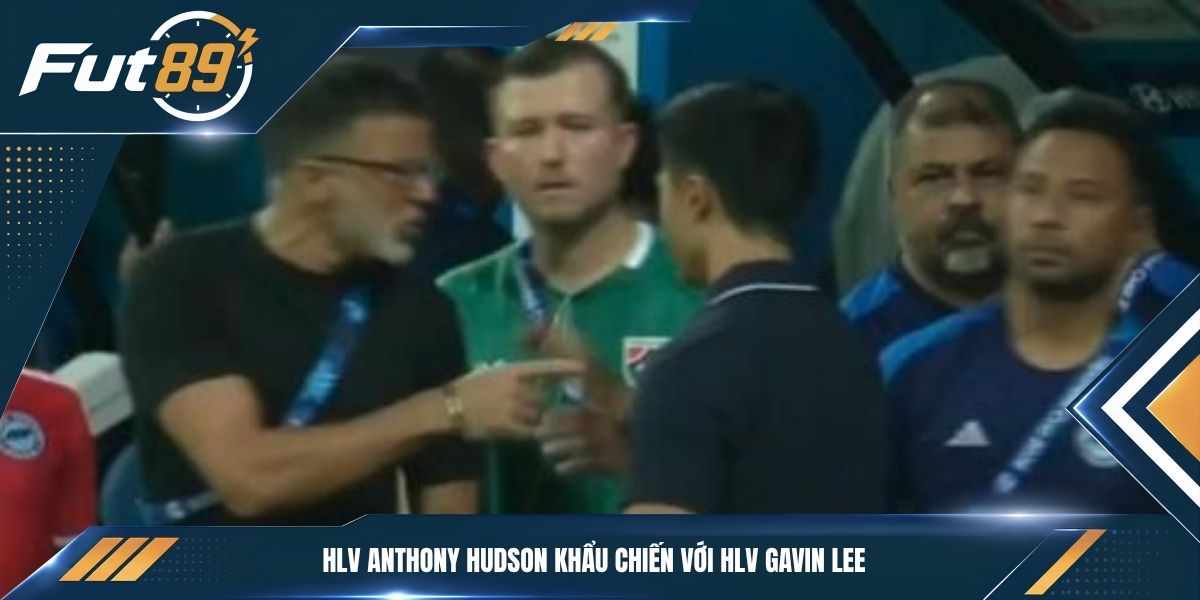 HLV Anthony Hudson khẩu chiến với HLV Gavin Lee