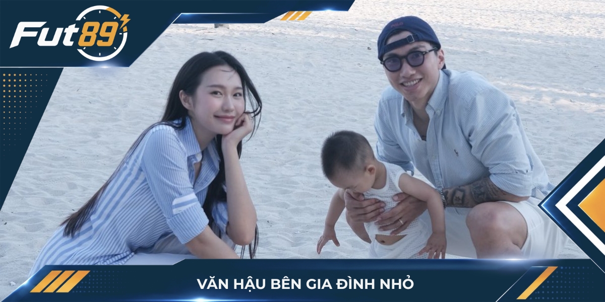 Văn Hậu bên gia đình nhỏ