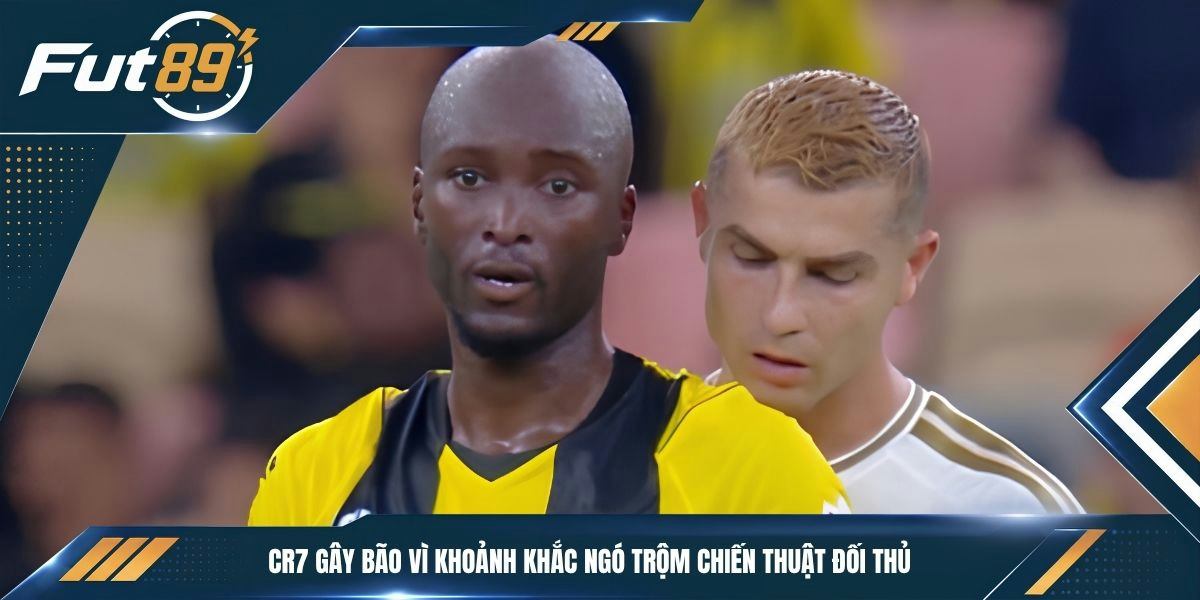 CR7 gây bão vì khoảnh khắc ngó trộm chiến thuật đối thủ