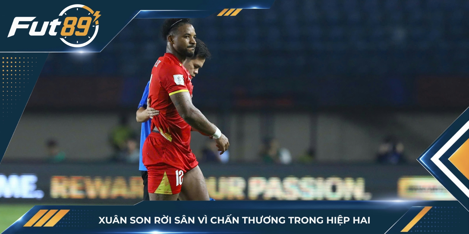 Xuân Son rời sân vì chấn thương trong hiệp hai