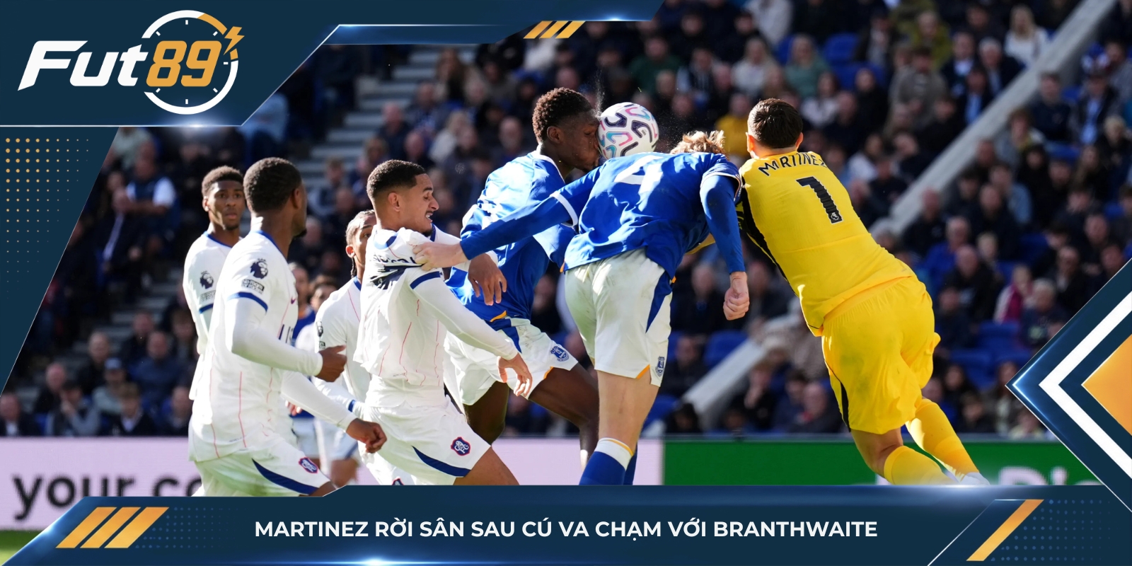Martinez rời sân sau cú va chạm với Branthwaite