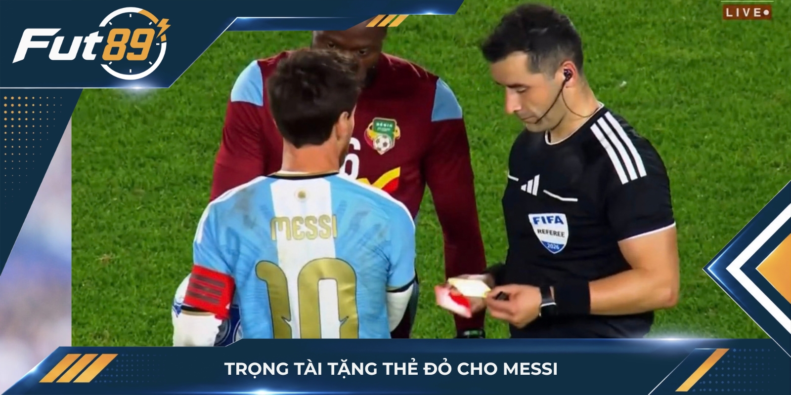 Trọng tài tặng thẻ đỏ cho Messi