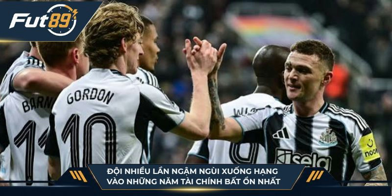 Đội nhiều lần ngậm ngùi xuống hạng vào những năm tài chính bất ổn nhất