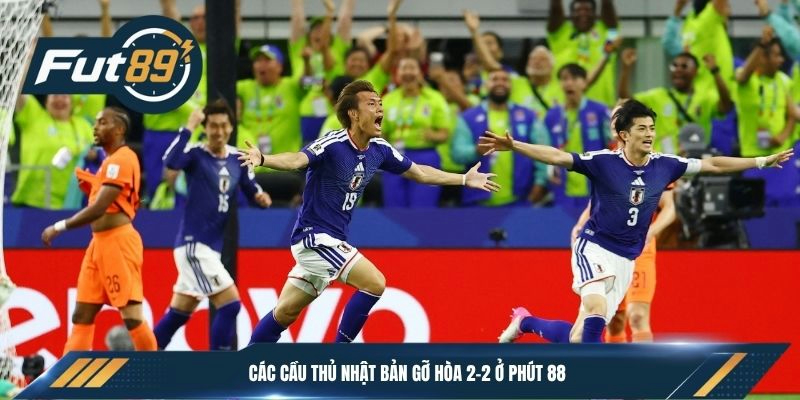 Các cầu thủ Nhật Bản gỡ hòa 2-2 ở phút 88 