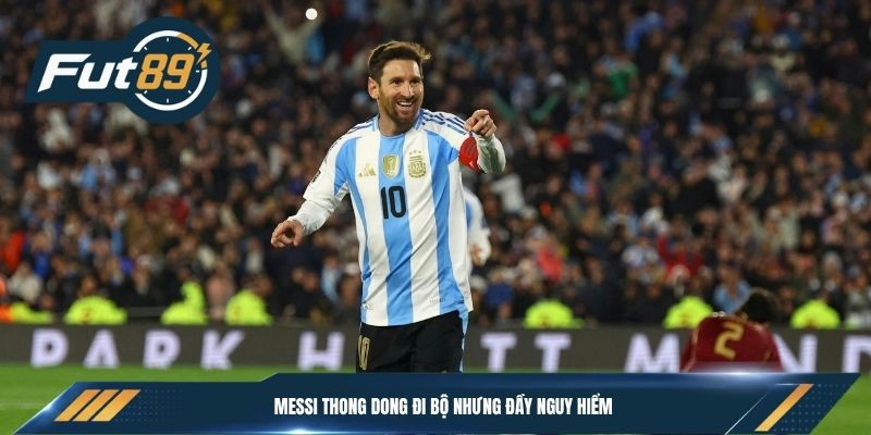 Messi thong dong đi bộ nhưng đầy nguy hiểm